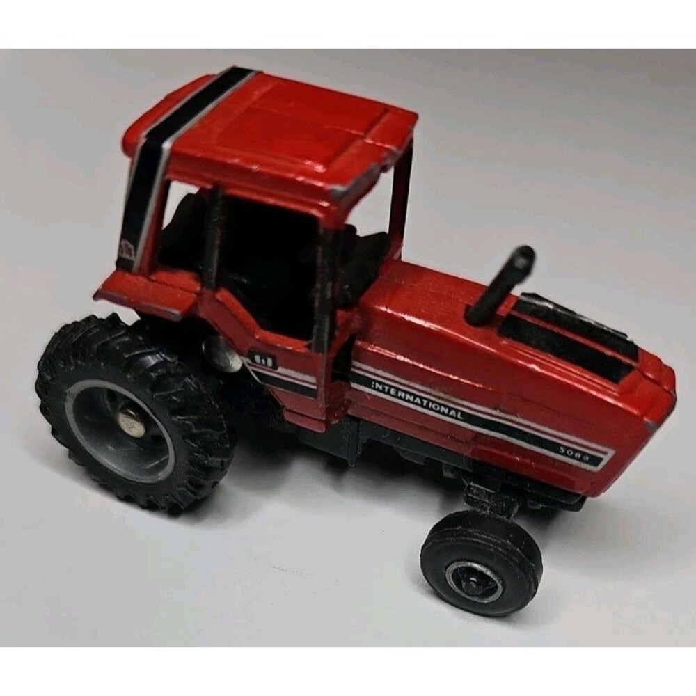 1/64 International Harvester 5088 Tractor With Grey Rims